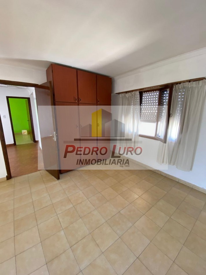 CHALET EN DOS PLANTAS. 4 AMBIENTES. PARAGUAY AL 1300