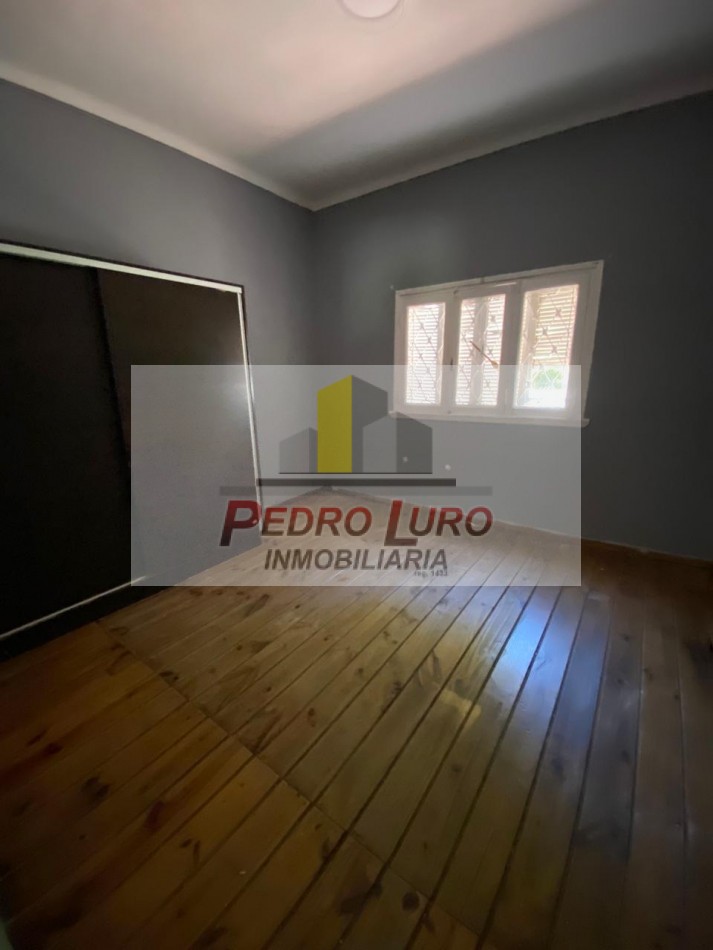 CASA 3 AMBIENTES. GARAJE Y PARQUE. RIVADAVIA AL 7500