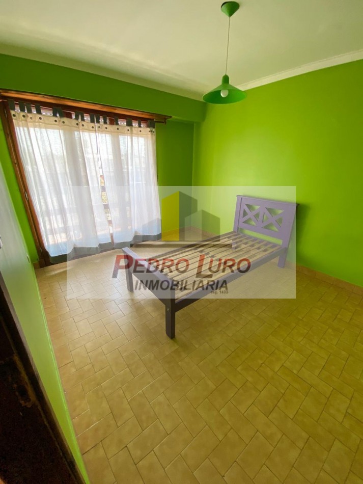 CHALET EN DOS PLANTAS. 4 AMBIENTES. PARAGUAY AL 1300