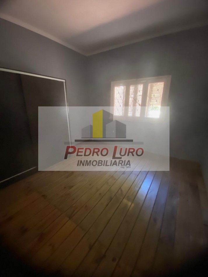 CASA 3 AMBIENTES. GARAJE Y PARQUE. RIVADAVIA AL 7500