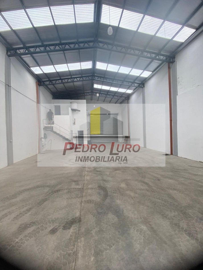 GALPON 242M2 APROX. SAN MARTIN AL 7300.