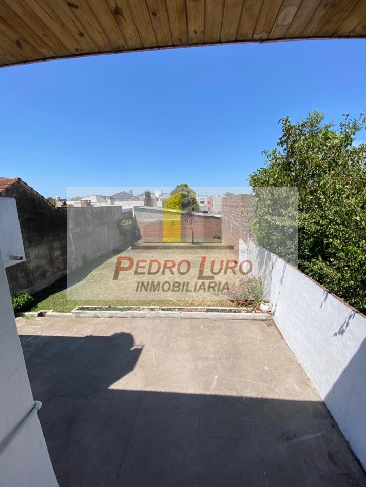 CHALET EN DOS PLANTAS. 4 AMBIENTES. PARAGUAY AL 1300