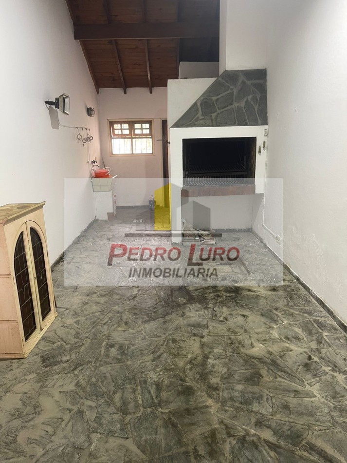 CASA 3 AMBIENTES CON GARAJE. CORONEL SUAREZ AL 800