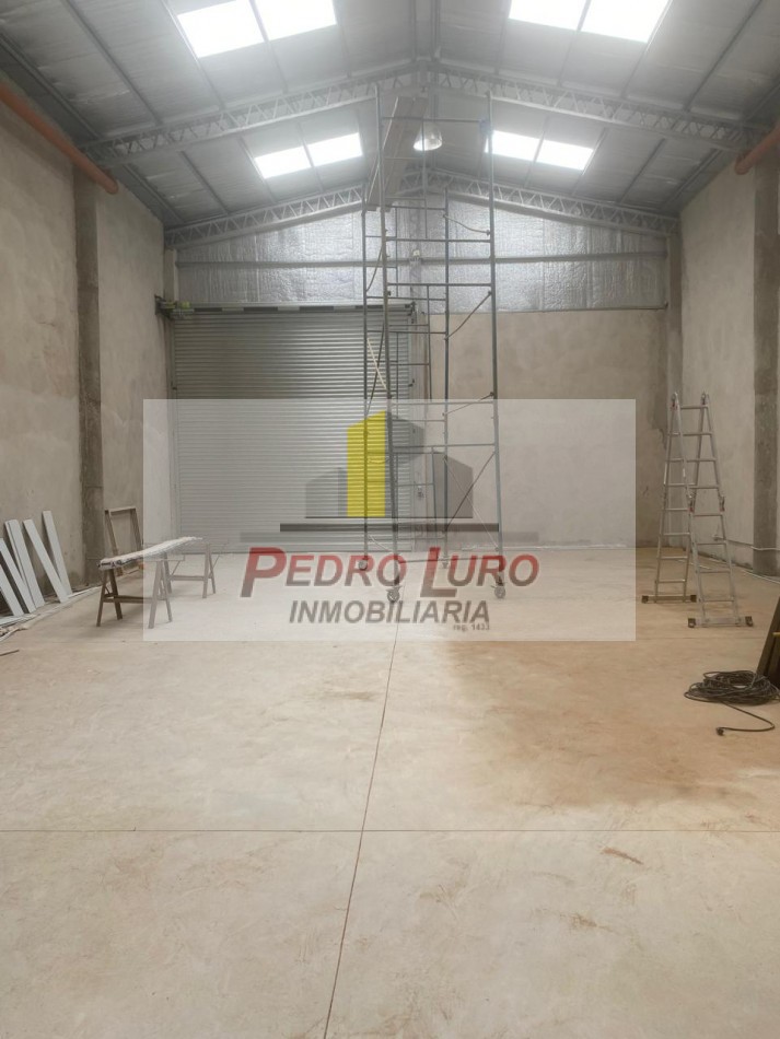 GALPON A ESTRENAR  DE 250M2 CUB. + 100M2 DESCUB. SAN MARTIN AL 6700