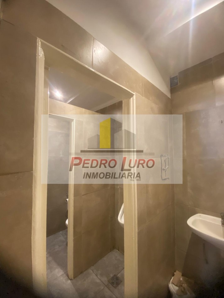 LOCAL COMERCIAL. 125M2 CUBIERTOS APROX. AV.LURO Y 180