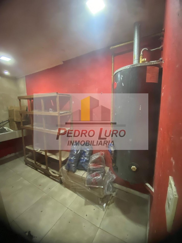 LOCAL COMERCIAL. 125M2 CUBIERTOS APROX. AV.LURO Y 180