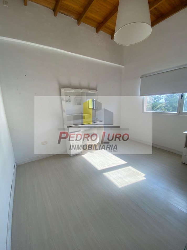 CASA 4 AMBIENTES + DEP. EN BARRIO LA CALETA