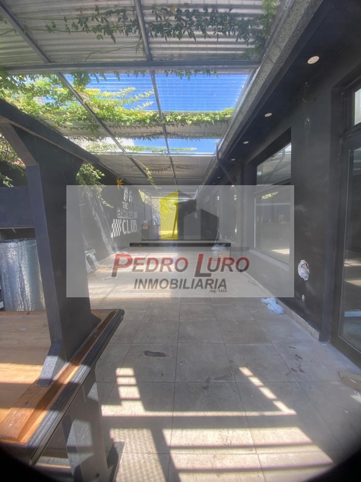 LOCAL COMERCIAL. 125M2 CUBIERTOS APROX. AV.LURO Y 180