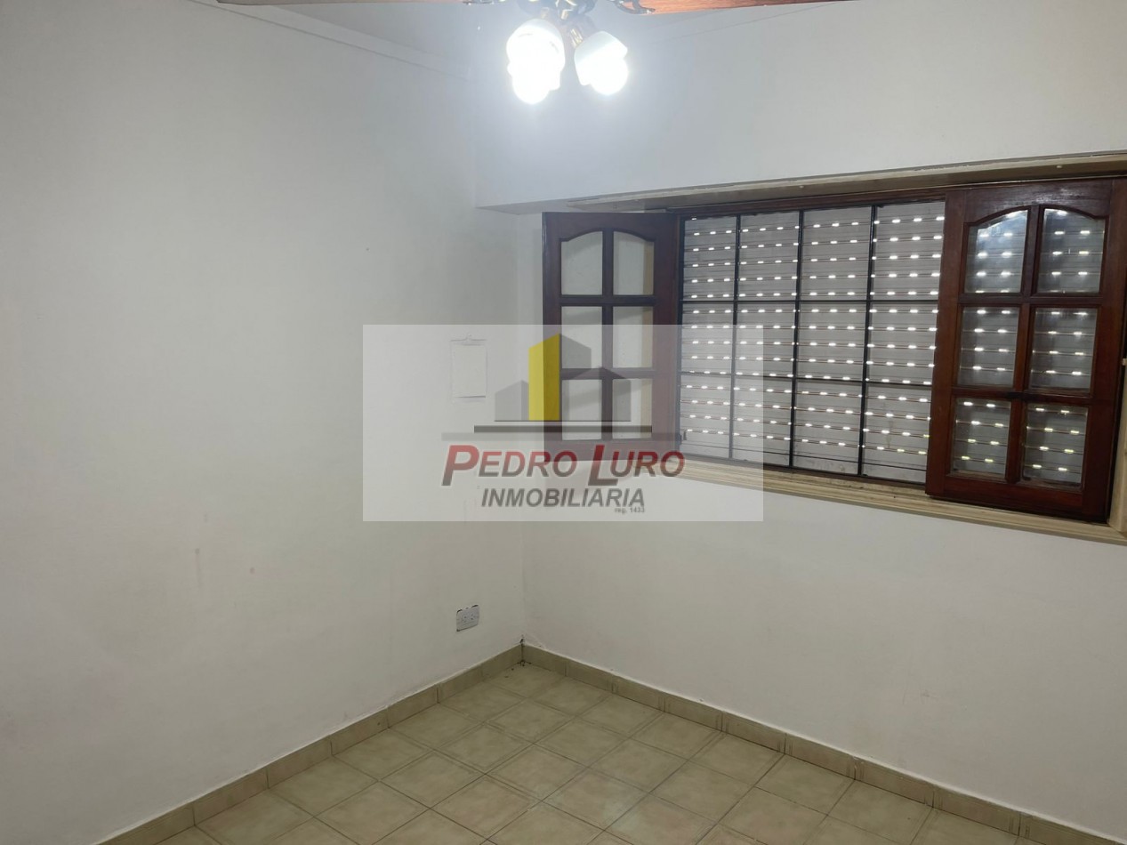 CASA 3 AMBIENTES CON GARAJE. CORONEL SUAREZ AL 800
