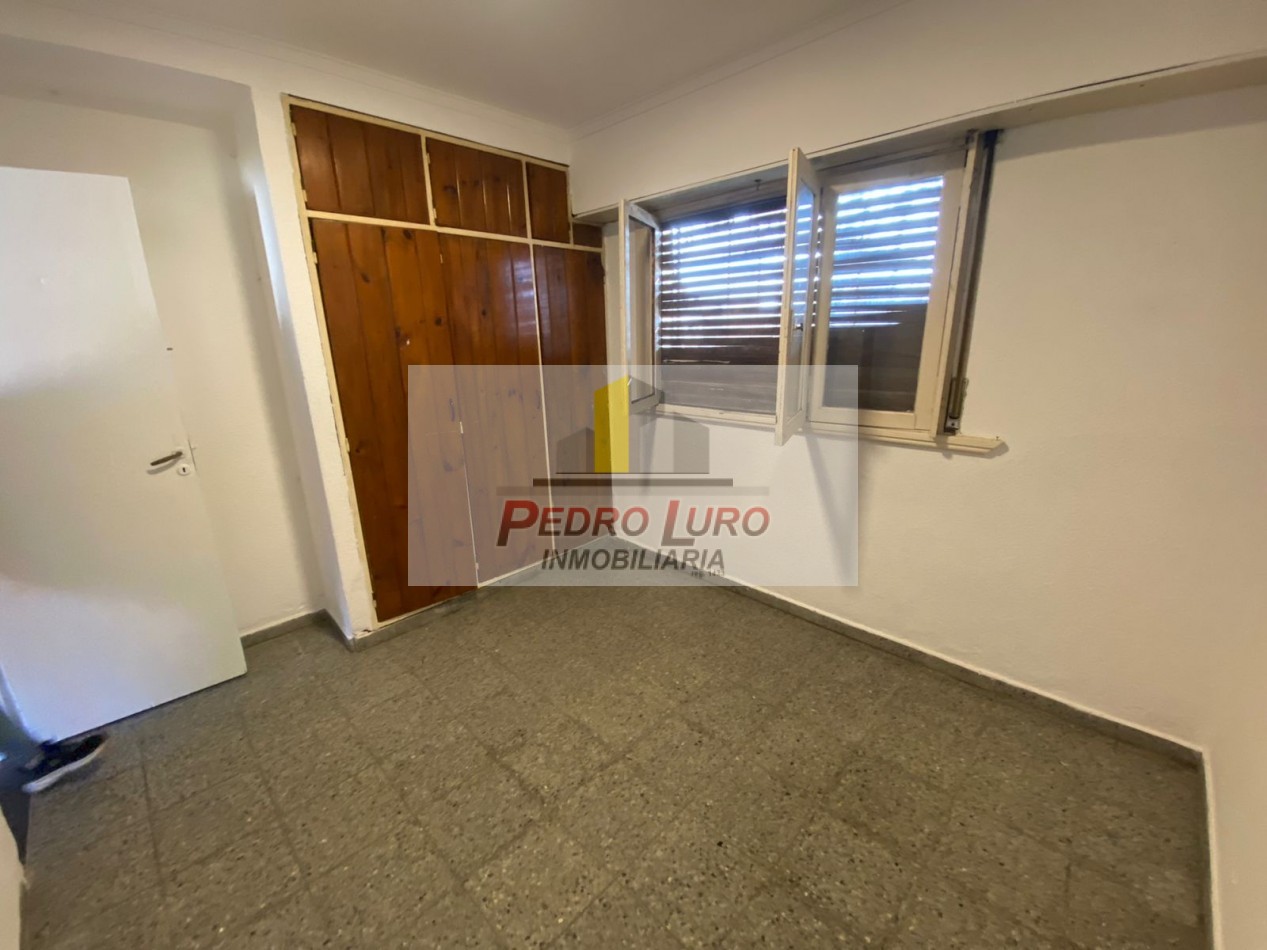 CASA 3 AMB. + DEPENDENCIA. FALUCHO AL 6800