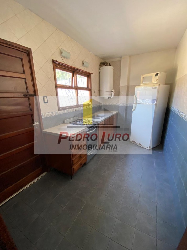 CHALET EN DOS PLANTAS. 4 AMBIENTES. PARAGUAY AL 1300