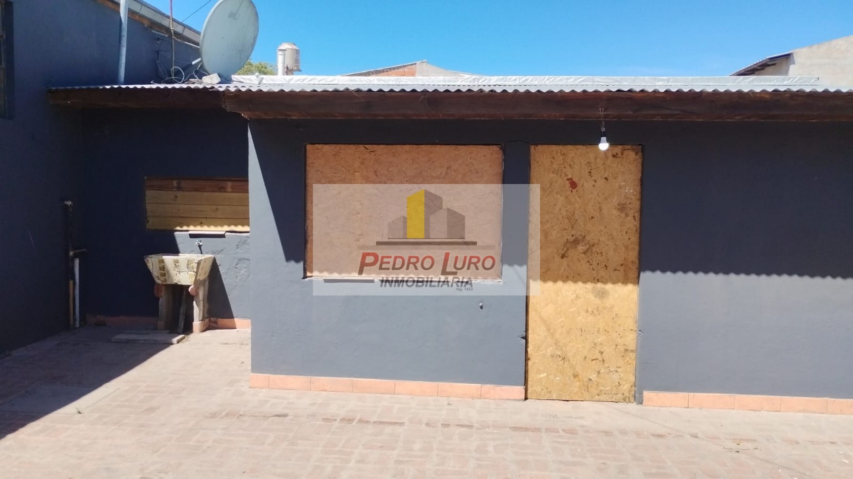 CASA + DEPOSITOS. ECUADOR AL 2300 