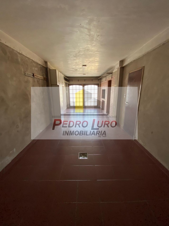 CHALET EN DOS PLANTAS. 4 AMBIENTES. PARAGUAY AL 1300