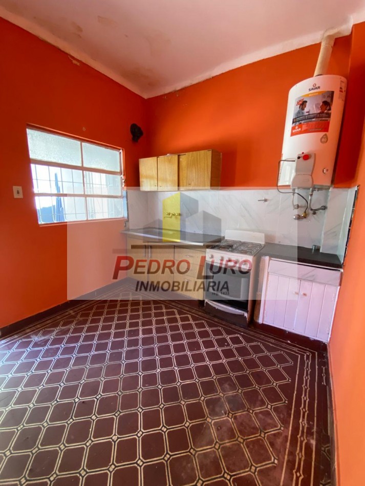 CASA 3 AMBIENTES. GARAJE Y PARQUE. RIVADAVIA AL 7500