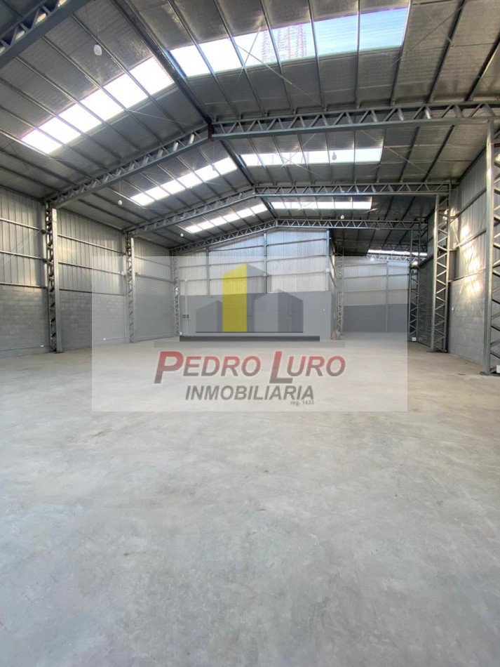 GALPON A ESTRENAR 580M2. LURO Y PIGUE