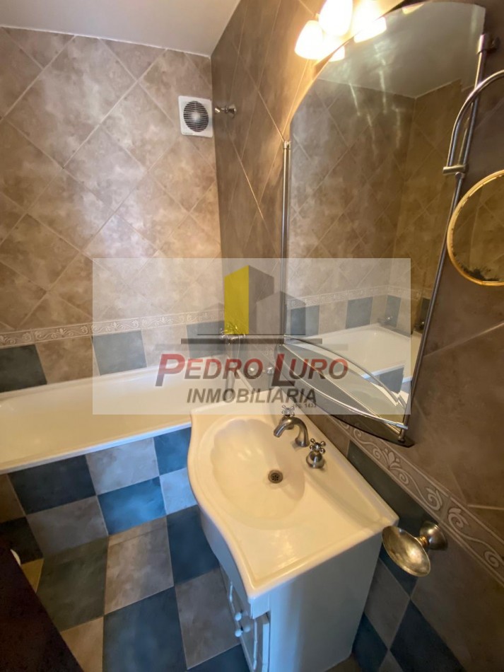 CHALET EN DOS PLANTAS. 4 AMBIENTES. PARAGUAY AL 1300