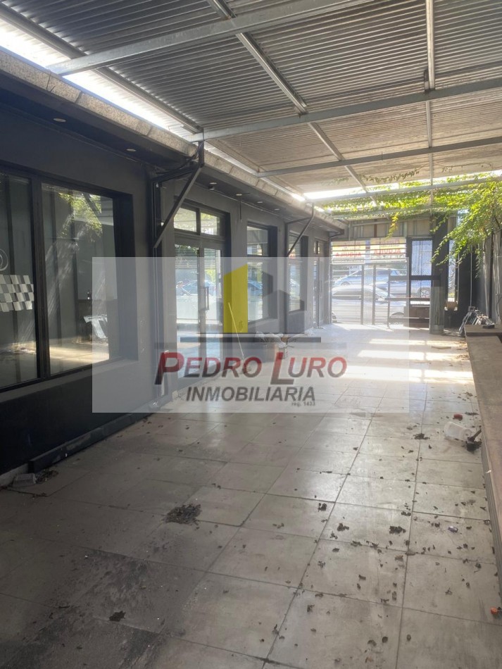 LOCAL COMERCIAL. 125M2 CUBIERTOS APROX. AV.LURO Y 180