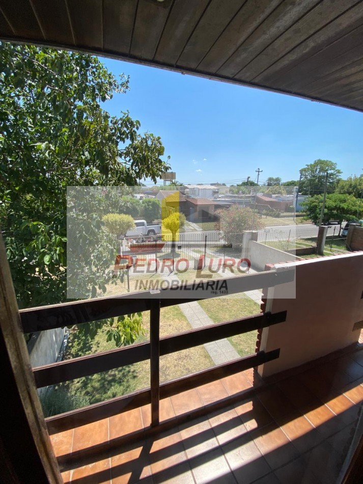 CHALET EN DOS PLANTAS. 4 AMBIENTES. PARAGUAY AL 1300