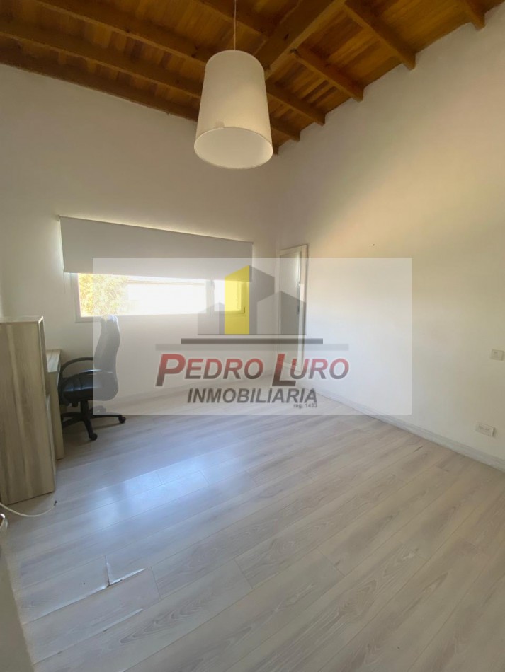 CASA 4 AMBIENTES + DEP. EN BARRIO LA CALETA