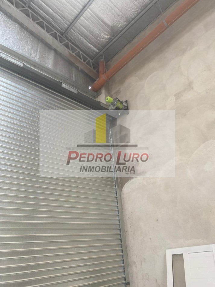 GALPON A ESTRENAR  DE 250M2 CUB. + 100M2 DESCUB. SAN MARTIN AL 6700