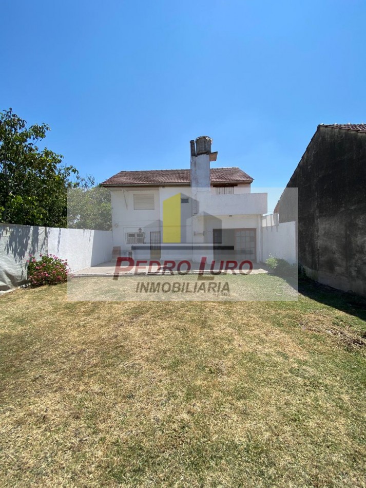 CHALET EN DOS PLANTAS. 4 AMBIENTES. PARAGUAY AL 1300