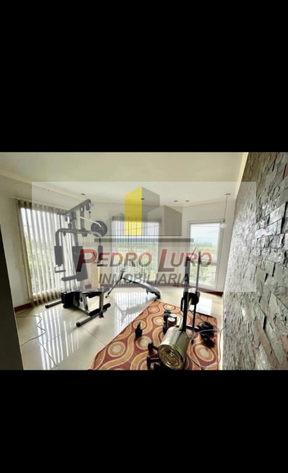 CASA 4 AMBIENTES + DEP. EN BARRIO LA CALETA