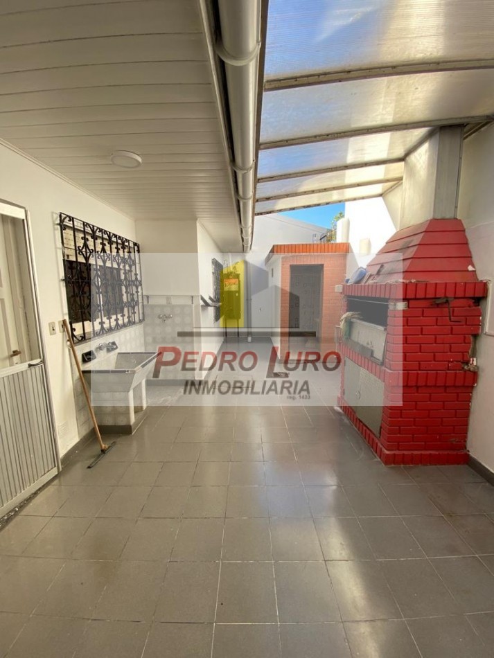 CASA FORMANDO ESQUINA 4 AMB. RIVADAVIA Y 182