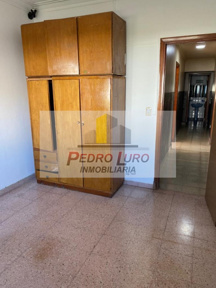 CASA FORMANDO ESQUINA 4 AMB. RIVADAVIA Y 182