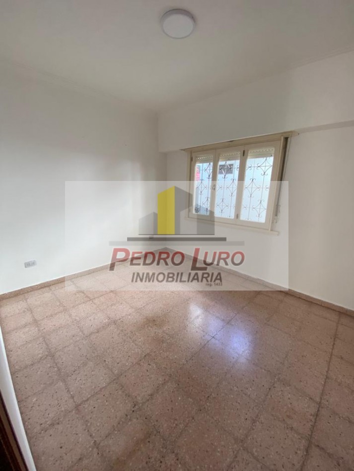 CASA FORMANDO ESQUINA 4 AMB. RIVADAVIA Y 182