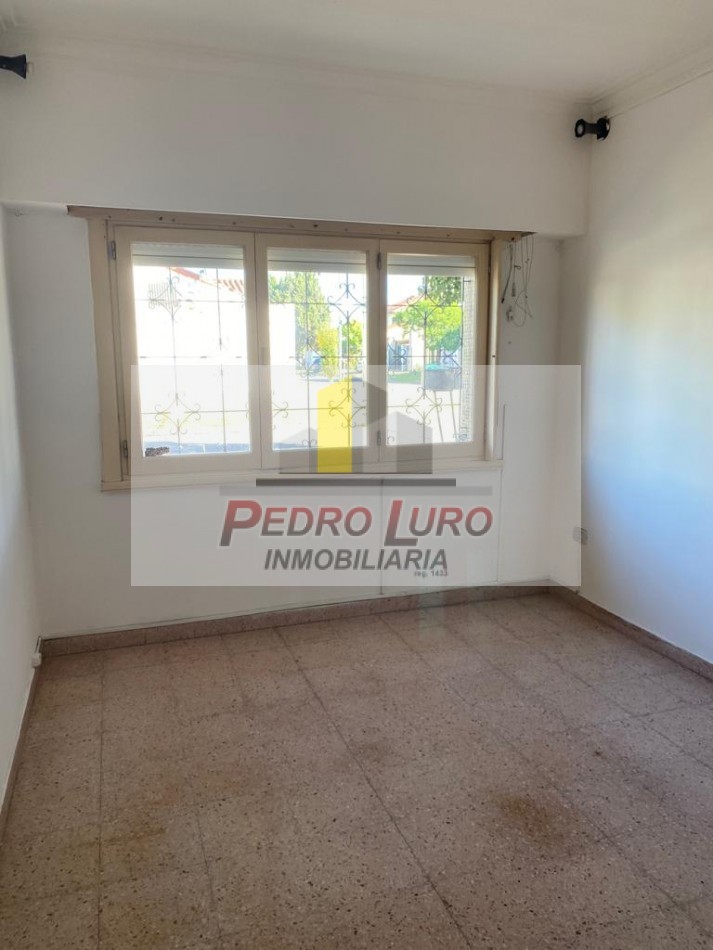 CASA FORMANDO ESQUINA 4 AMB. RIVADAVIA Y 182