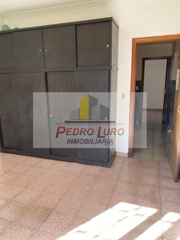 CASA FORMANDO ESQUINA 4 AMB. RIVADAVIA Y 182