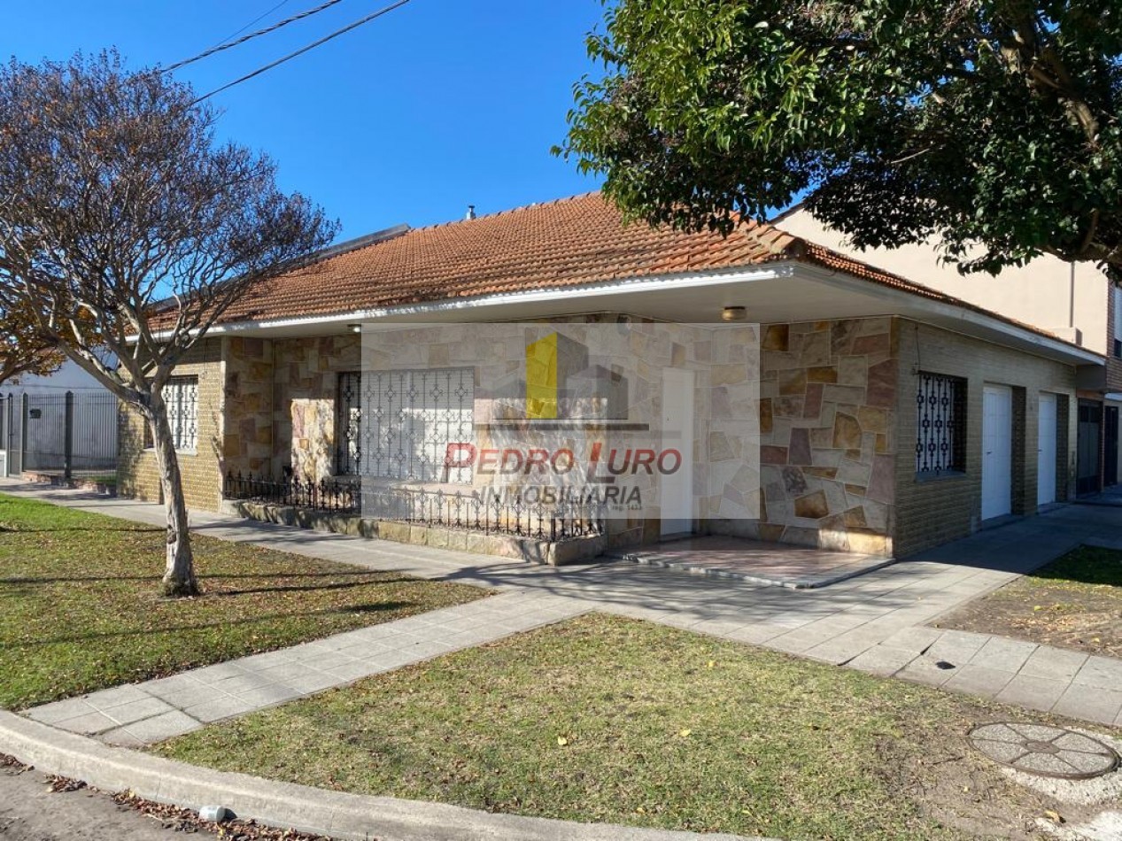 CASA FORMANDO ESQUINA 4 AMB. RIVADAVIA Y 182