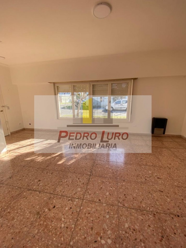 CASA FORMANDO ESQUINA 4 AMB. RIVADAVIA Y 182