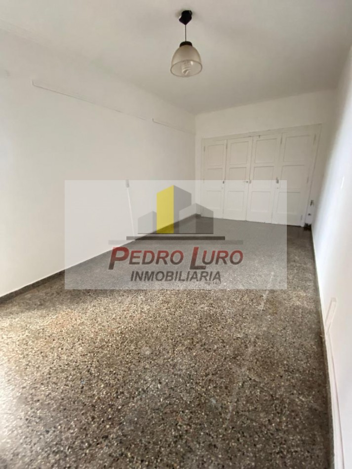 CASA FORMANDO ESQUINA 4 AMB. RIVADAVIA Y 182