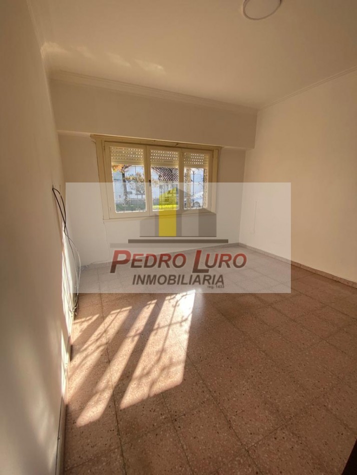 CASA FORMANDO ESQUINA 4 AMB. RIVADAVIA Y 182