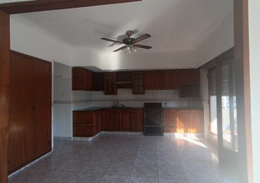 CASA EN PLANTA ALTA. 4 AMB. MORENO Y 180