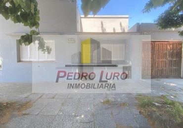 CASA 3 AMBIENTES. GARAJE Y PARQUE. RIVADAVIA AL 7500